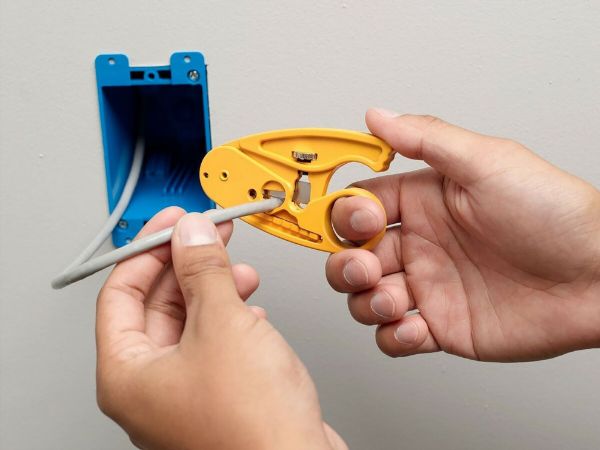 FLUKE 11230002 - Coax Round Cable Stripper up to 24AWG