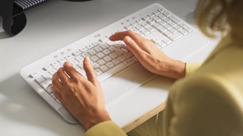 920-010987 - Logitech Signature K650 Keyboard - White