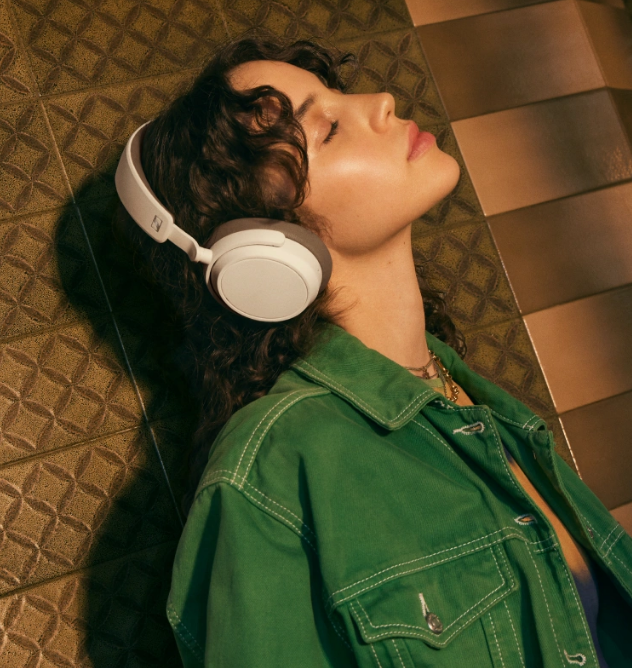 700176 - Sennheiser Accentum Plus Wireless Headphones Black