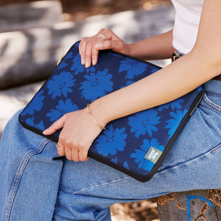 Evol EVR139 - Generation Earth Artisan Recycled 13.3"-14.1" Laptop Sleeve – Blue Flower