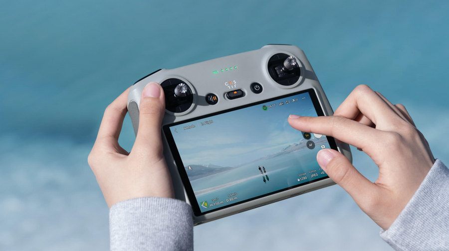 CP-RC-00000005 - DJI RC - Remote control with screen CP-RC-00000005