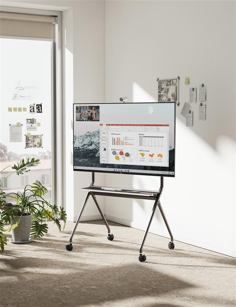 BRATECK TTF15-68FW - 50-86'' Heavy-Duty Studio TV Cart/Trolley Up to 120Kgs Inc Large 75mm Caster Wheels