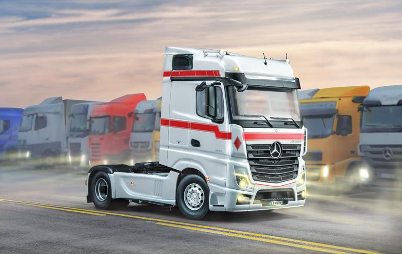 Italeri 1-3948 - ITALERI 1/24 MERCEDES-BENZ MP4 BIG SPACE