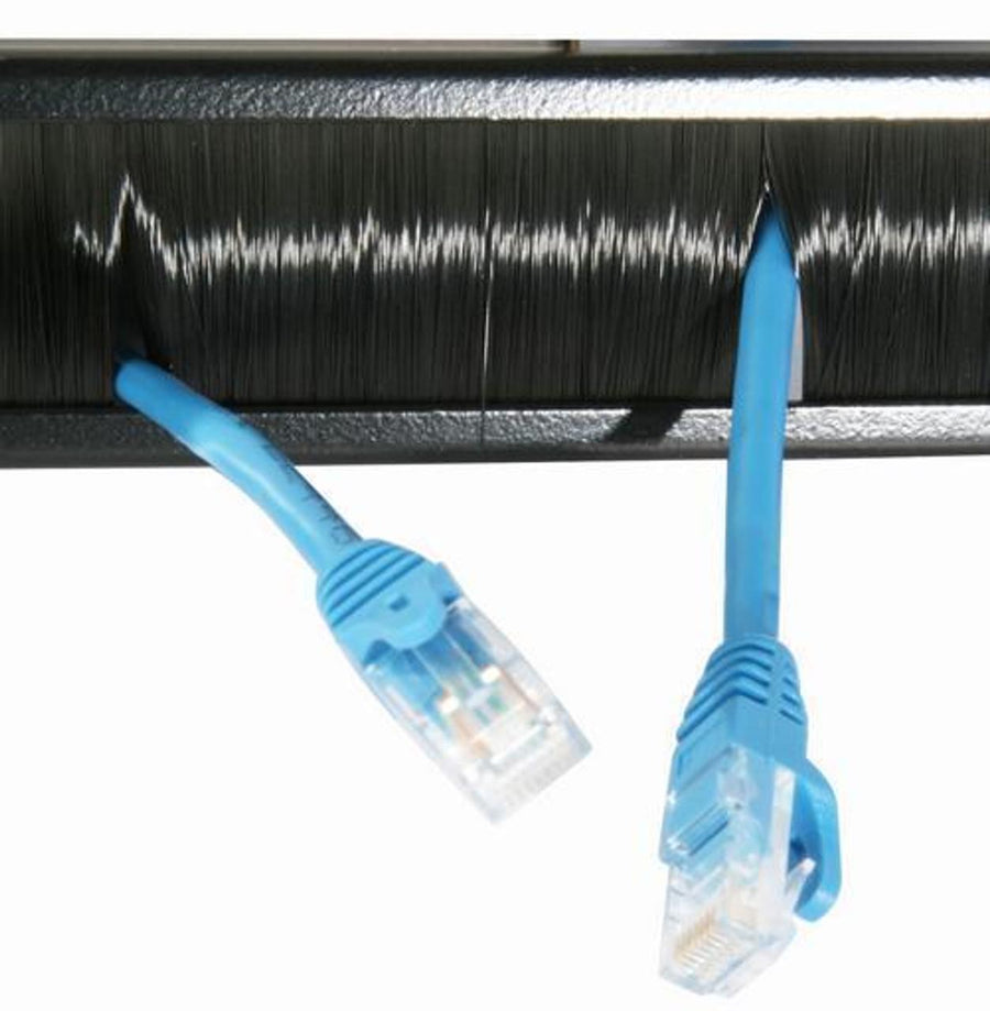 RackPower CM018 – Kabelmanager 1HE Bürsteneinführung
