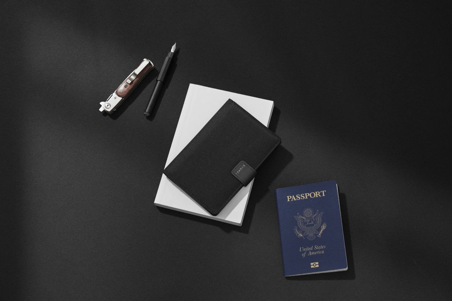 EVERKI EKW230 - RFID Passport Wallet Protects Cards & Passport From Unauthorized Scanning.
