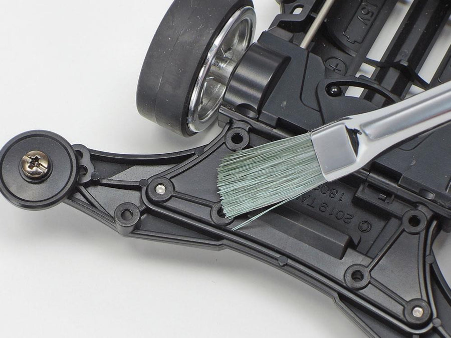 Tamiya 74163 - TAMIYA M4WD CLEANING BRUSH AND STICKER APPLICATOR