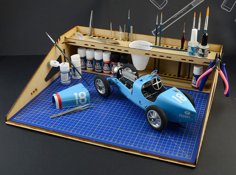 Italeri 1-50833 - ITALERI AWESOME WORKSTATION
