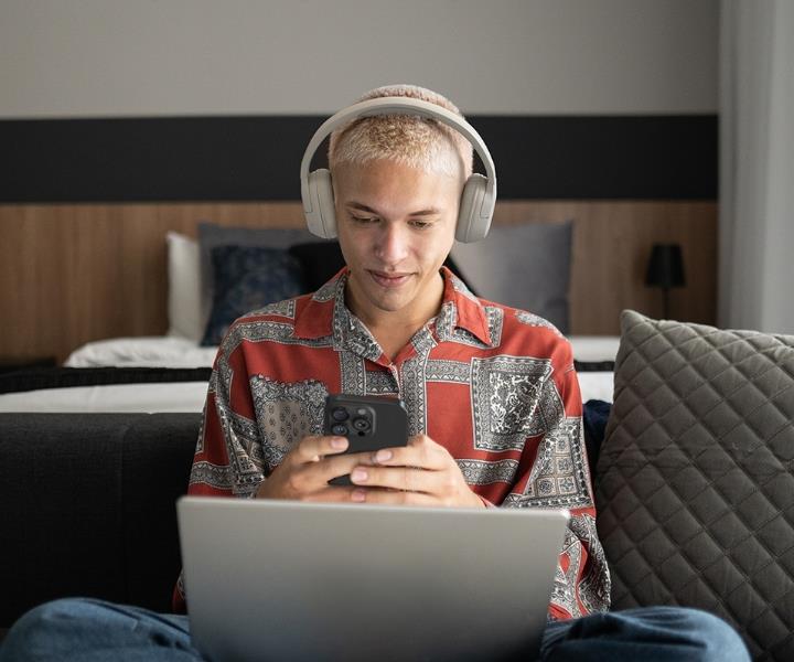 Belkin AUD009FQBL - SOUNDFORM SURROUND OVEREAR HEADPHONE-BLU