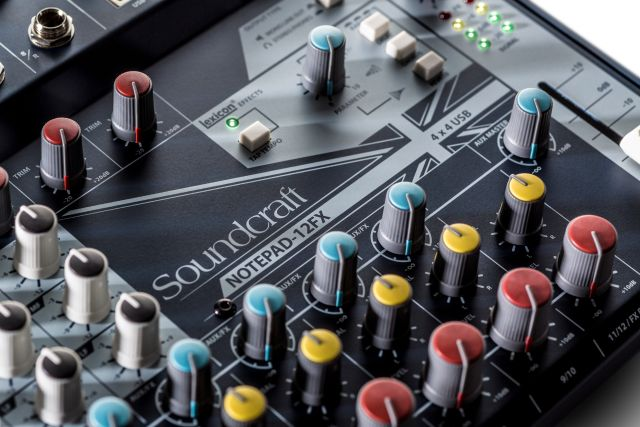 SOUNDCRAFT NOTEPAD12FX - USB MIXER / INTERFACE 4-MONO 4-STEREO FX