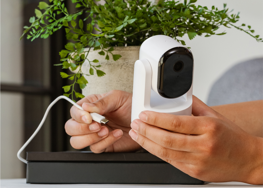 VMC3073-100AUS - ARLO ESSENTIAL PAN TILT INDOOR CAMERA PLUG-IN 2K