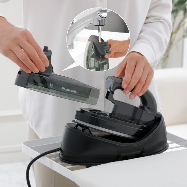 NI-WL55KSJ - 2000W CORDLESS 360 DEGREE IRON