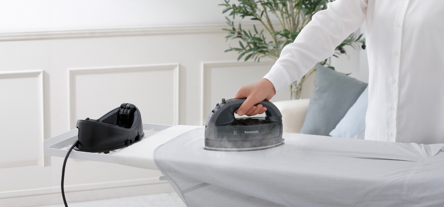 NI-WL55KSJ - 2000W CORDLESS 360 DEGREE IRON