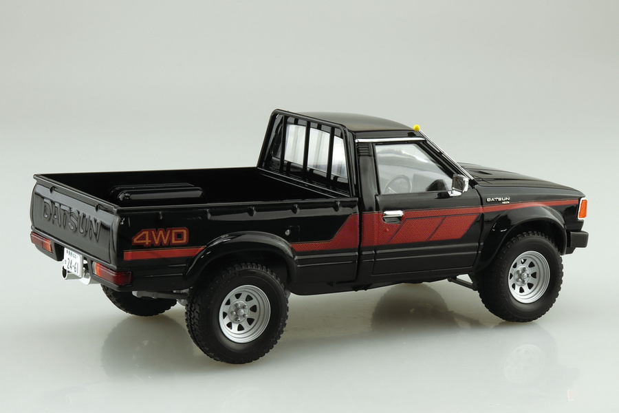 Aoshima 3-6850 - AOSHIMA 1/24 DATSUN TRUCK LIFT UP CUSTOM'82
