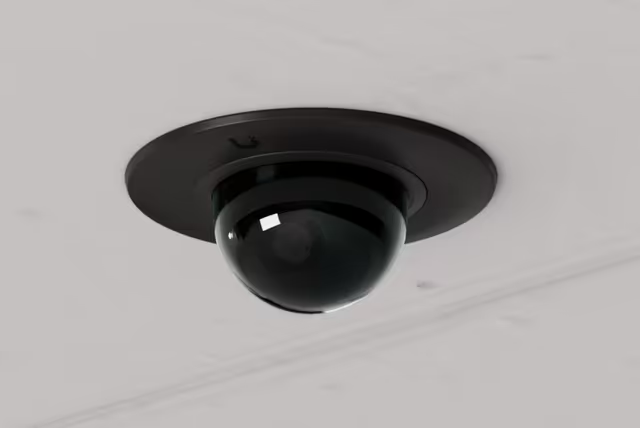 UACC-G5-Dome-Ultra-FM-SB-B - Ubiquiti UniFi G5 Dome Ultra Flush Mount with Smoke Bubble - Black