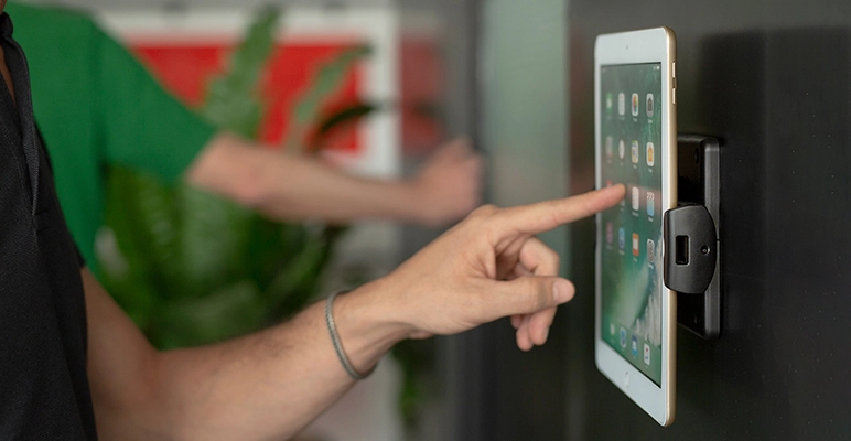 Compulocks COM-VESA-CLNG-W - Cling VESA Universal Tablet Wall Mount