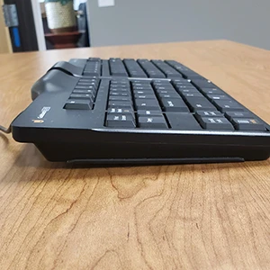 22CGE - KEYBOARD WIRED  ELITE  A SHAPE  GOLDTOUCH