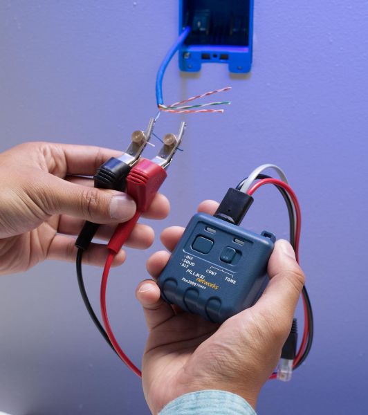 FLUKE 26200900 - Pro3000 Analog Tone Generator Only Compatible w/ Pro3000 Probe (26000900).