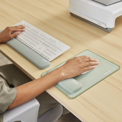 100142568 - Fellowes Breyta Palm Wrist Rest Sage
