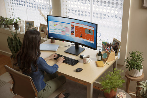 HP P34hc G4 34 inch WQHD USB-C Curved Monitor
