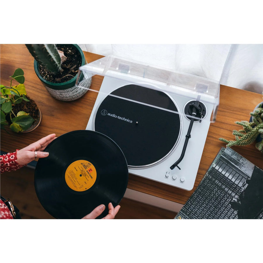 AUDIO TECHNICA LP70XBT-WS - AT AUTOMATIC BELT DRIVE TURNTABLE WITH BT & VM95C STYLUS