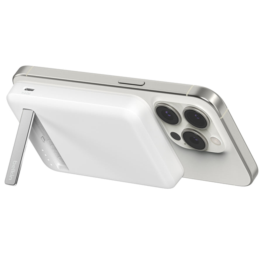 Belkin   BoostCharge Pro 5000mAh 15W 1-Output Magnetic Wireless Charging Power Bank  with Stand -White