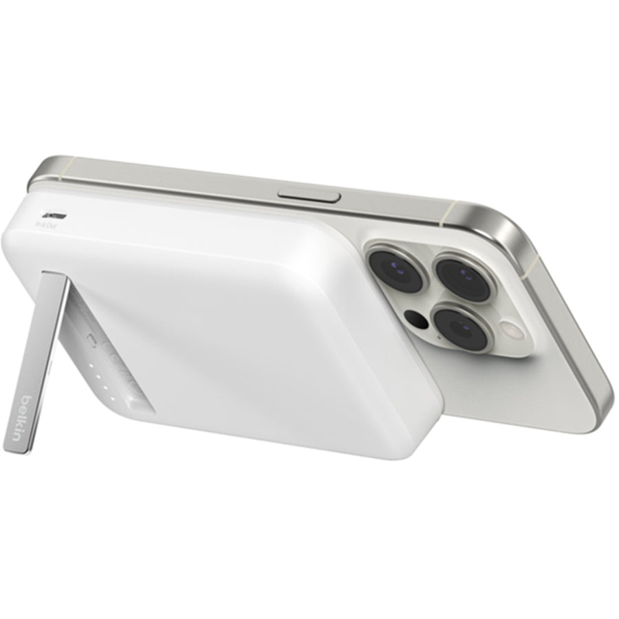 Belkin BPD007BTWH - BoostCharge Pro Magnetic Power Bank with