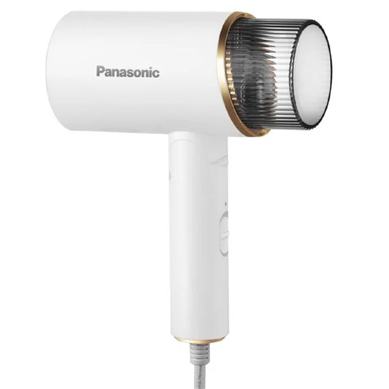 PORTABLE GARMENT STEAMER WITH FOLDABLE HANDLE