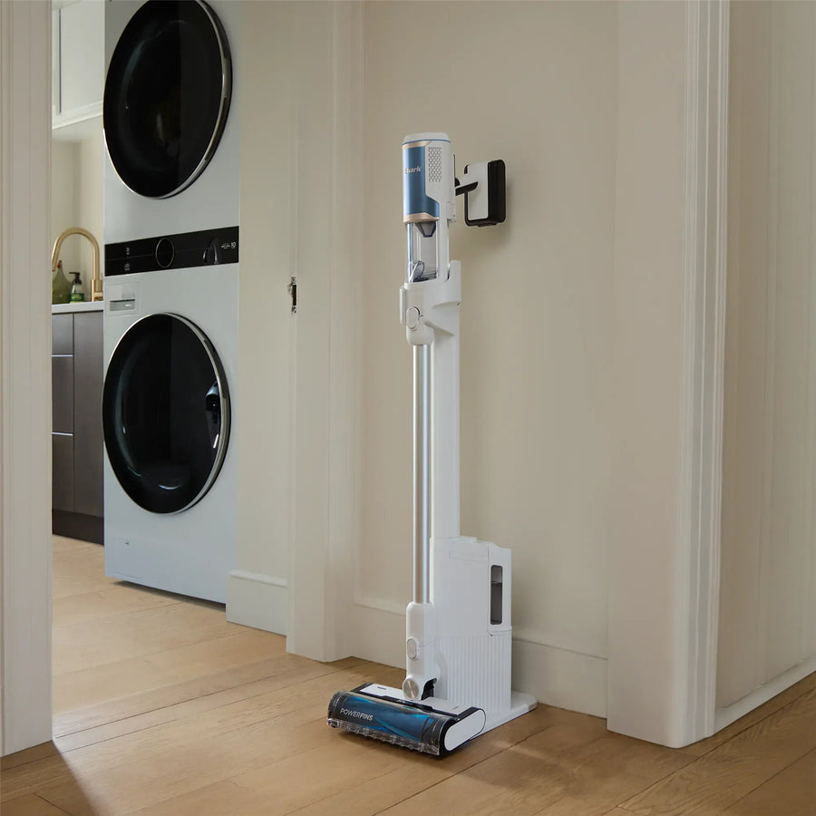 Shark  BU3521  Cordless Vacuum Cleaner & Empty Docking Station
