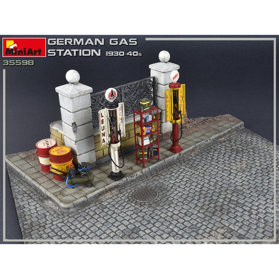 Miniart 2-35598 - MINIART 1/35 GERMAN GAS STATION 30/40's