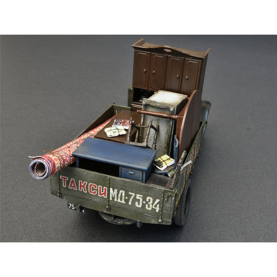 Miniart 2-38013 - MINIART 1/35 SOVIET 1.5TON TRUCK AA "POLUTORKA"