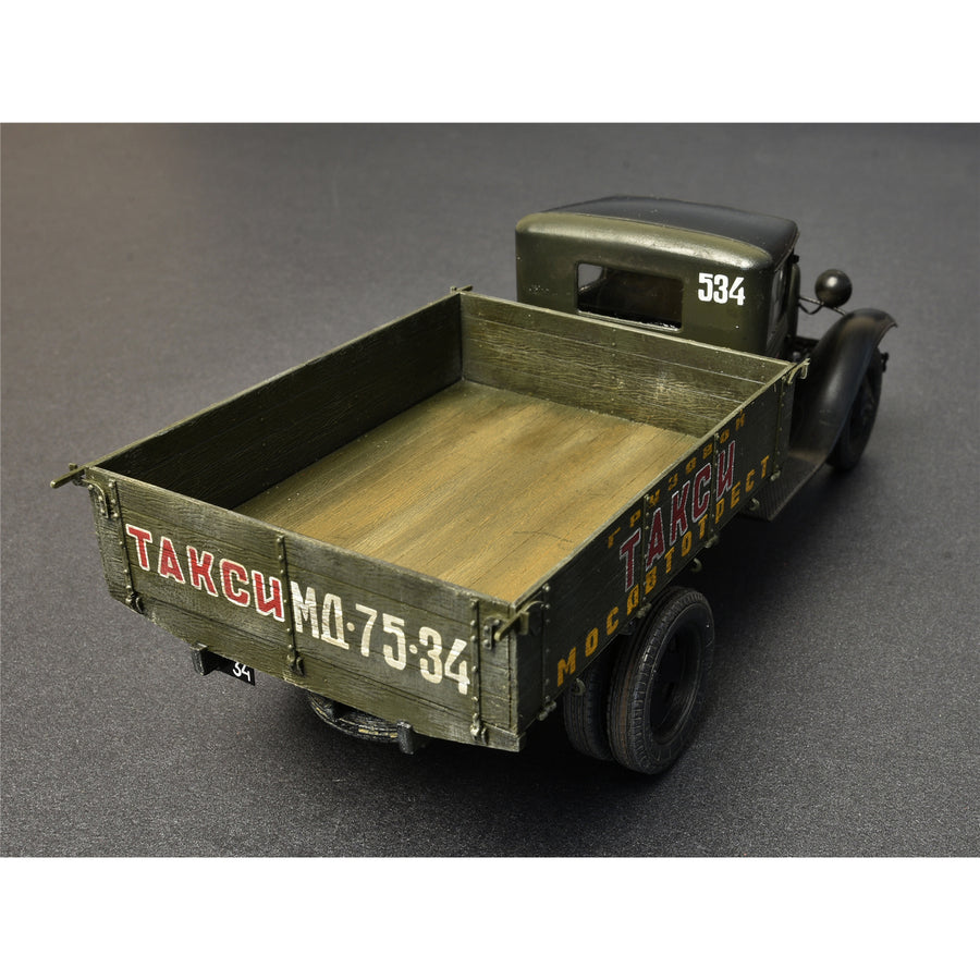Miniart 2-38013 - MINIART 1/35 SOVIET 1.5TON TRUCK AA "POLUTORKA"
