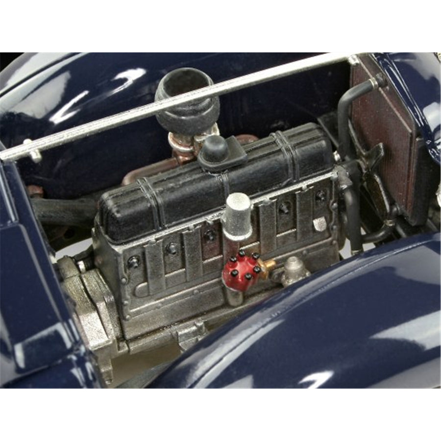 Revell RV07042 - REVELL 1/35 LUXURY CLASS ADMIRAL SALOON