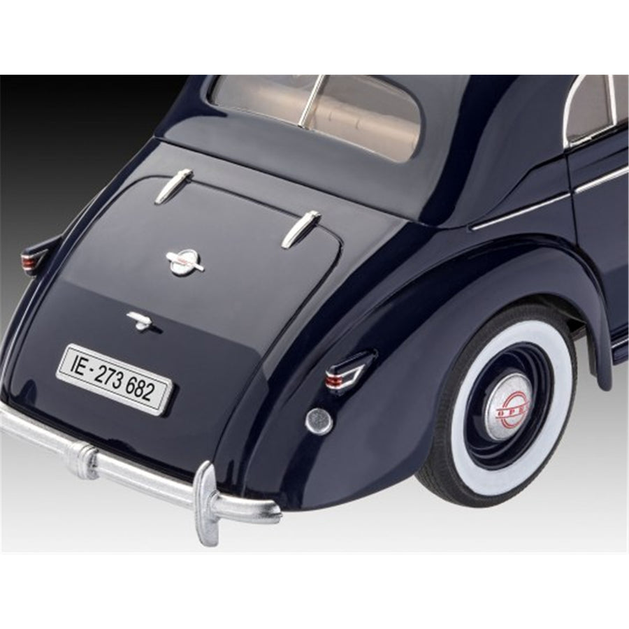 Revell RV07042 - REVELL 1/35 LUXURY CLASS ADMIRAL SALOON