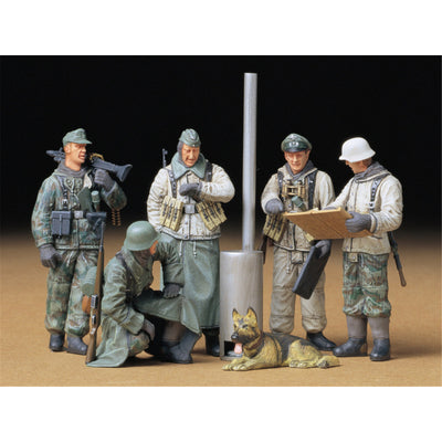 Tamiya 35212 - TAMIYA 1/35 GERMANS FIELDBRIEF