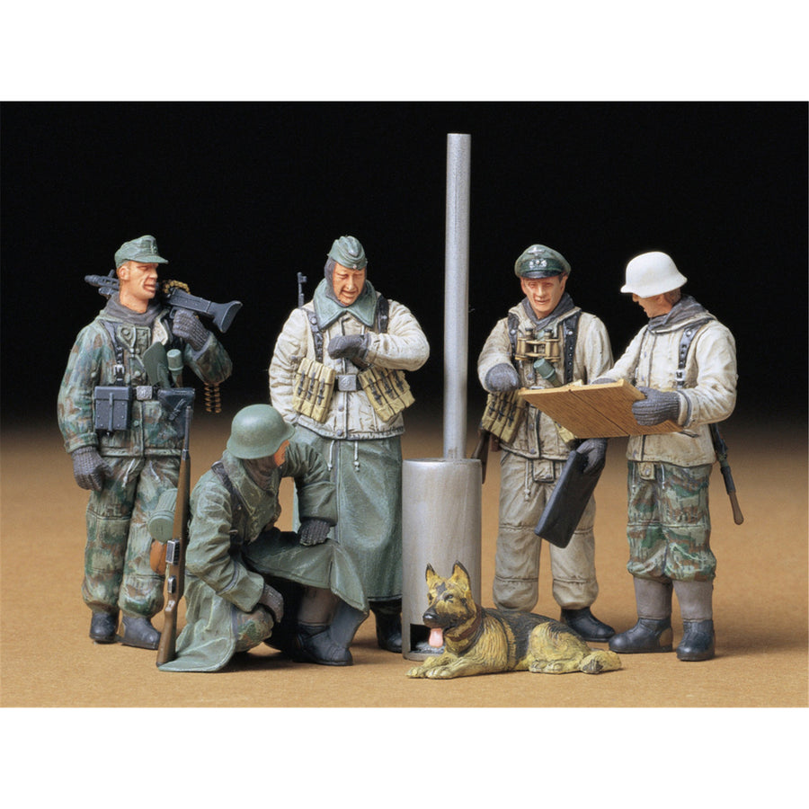 Tamiya 35212 - TAMIYA 1/35 GERMANS FIELDBRIEF