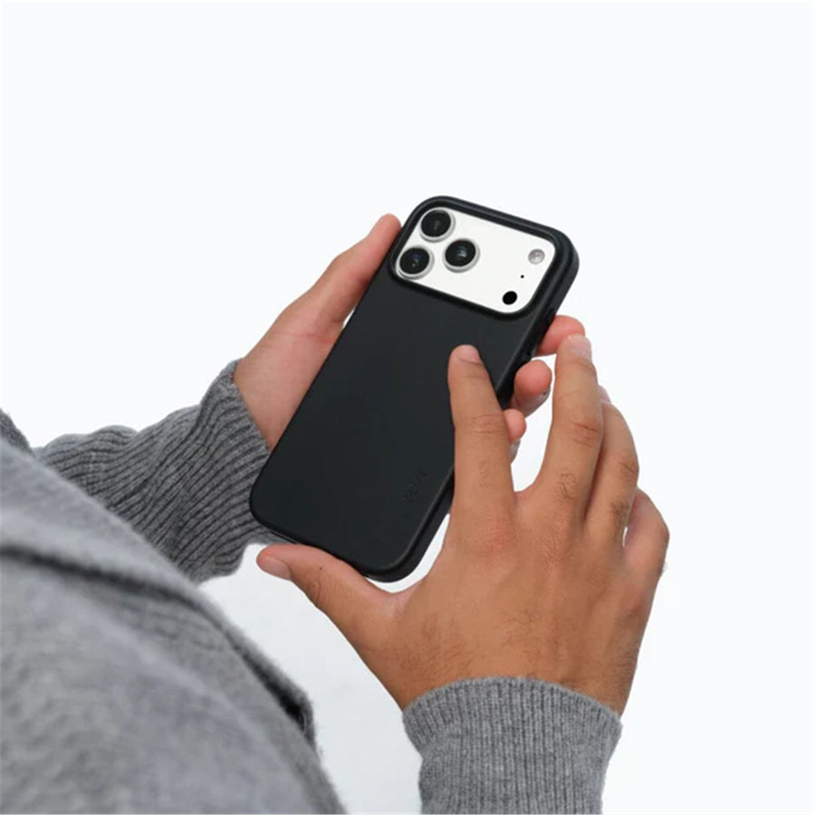 MOFT iPhone 17 Pro Max Snap Phone Case - MagSafe Compatible - Jet Black