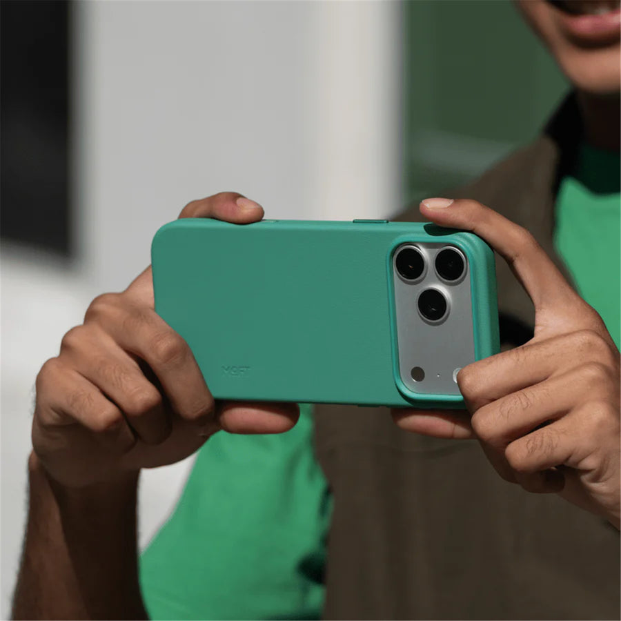 MOFT iPhone 17 Pro Snap Phone Case - MagSafe Compatible - Oz Green