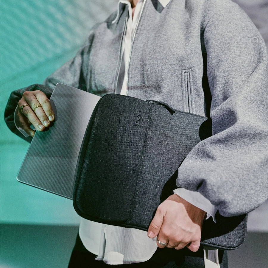 Incase Crosstown Sleeve for 14-inch Lapt
