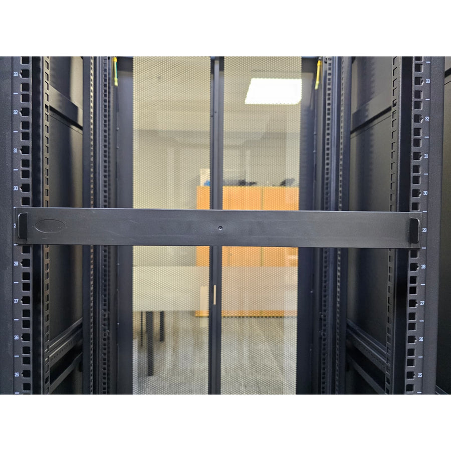 RackPower RP011TMP – Rackblende 1HE Schwarz Werkzeuglose Montage ABS-Kunststoff