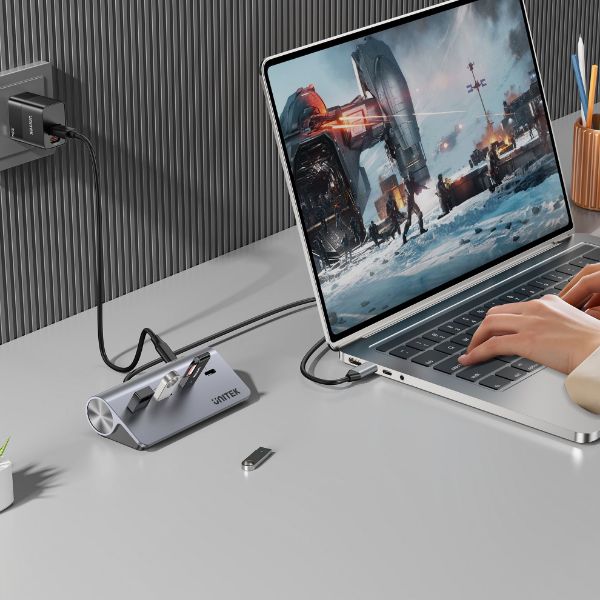 UNITEK H1337A - 4-in-1 Multi-Port Hub w/ USB-C Connector. 2x USB-C 2x USB-A Ports. Supports 5Gbps