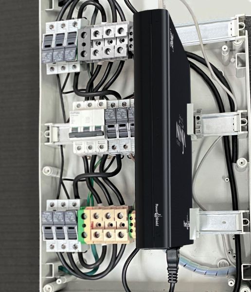 POWERSHIELD PSLN600 - Ninja Slimline 600VA (360W) Lithium Stand-by UPS Silent Operation. Auto Restart